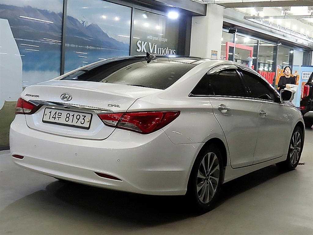 HYUNDAI Sonata - Vista 4