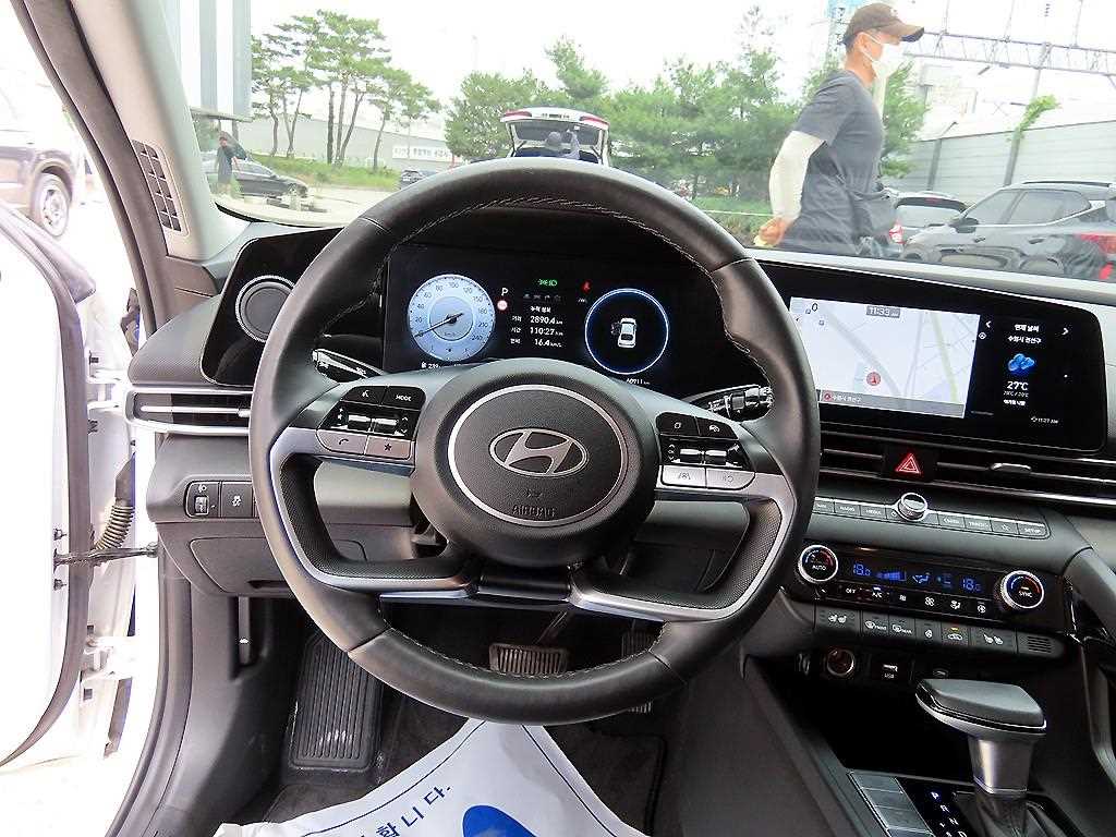 HYUNDAI Avante - Vista 8