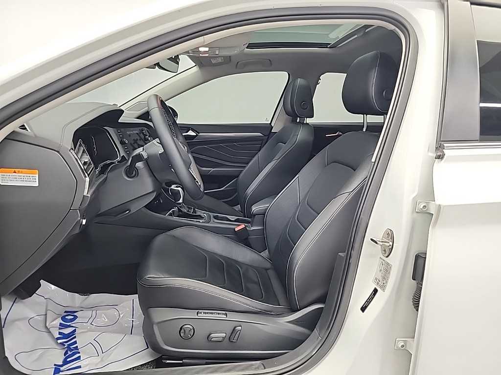 Volkswagen Jetta - Vista 11