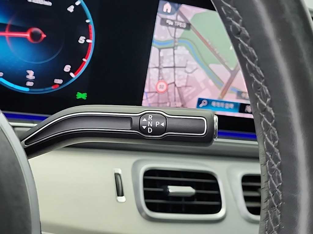 Mercedes Benz GLE Class - Vista 8