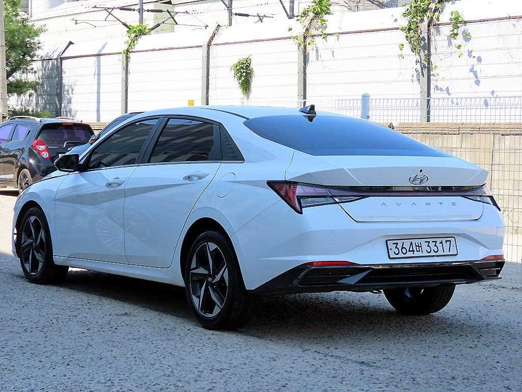 HYUNDAI Avante - Vista 3