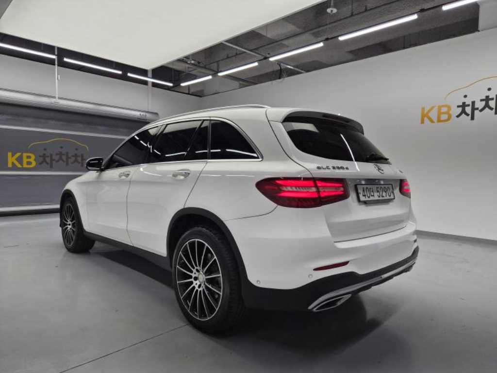 Mercedes Benz GLC Class - Vista 2