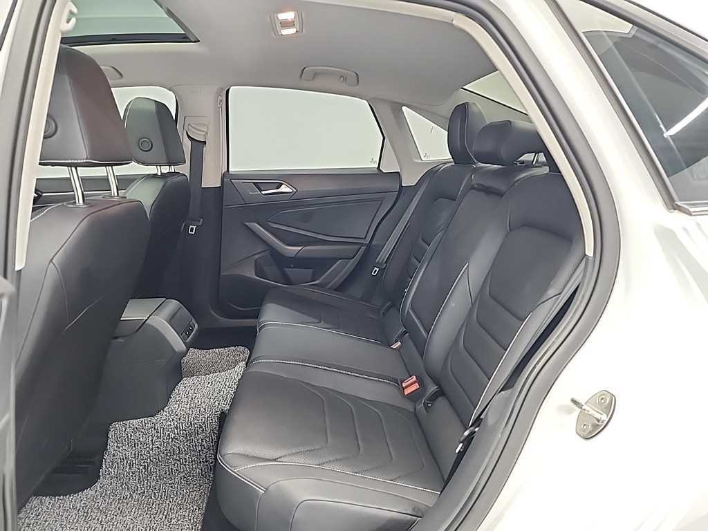 Volkswagen Jetta - Vista 12