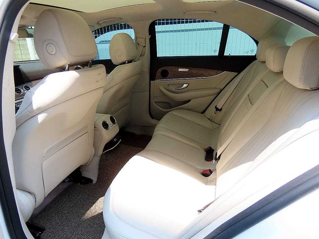 Mercedes Benz E class - Vista 6