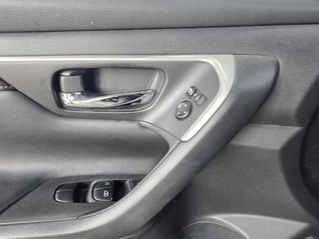 Nissan Altima - Vista 11