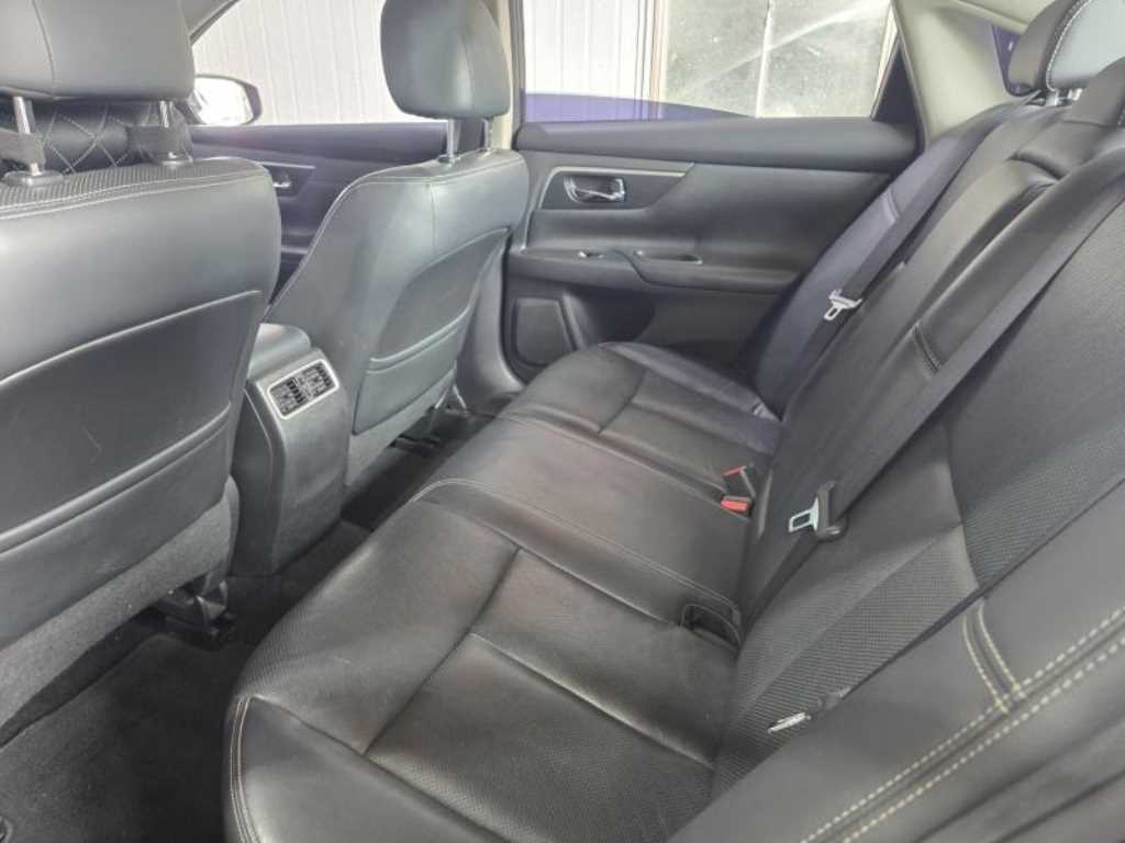 Nissan Altima - Vista 6