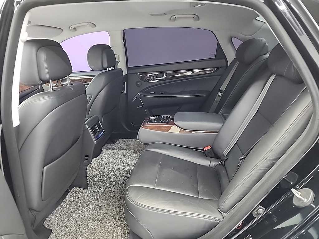 HYUNDAI Equus - Vista 12