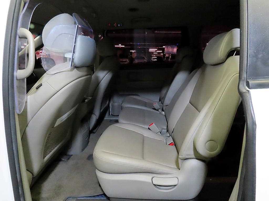 KIA Carnival - Vista 7