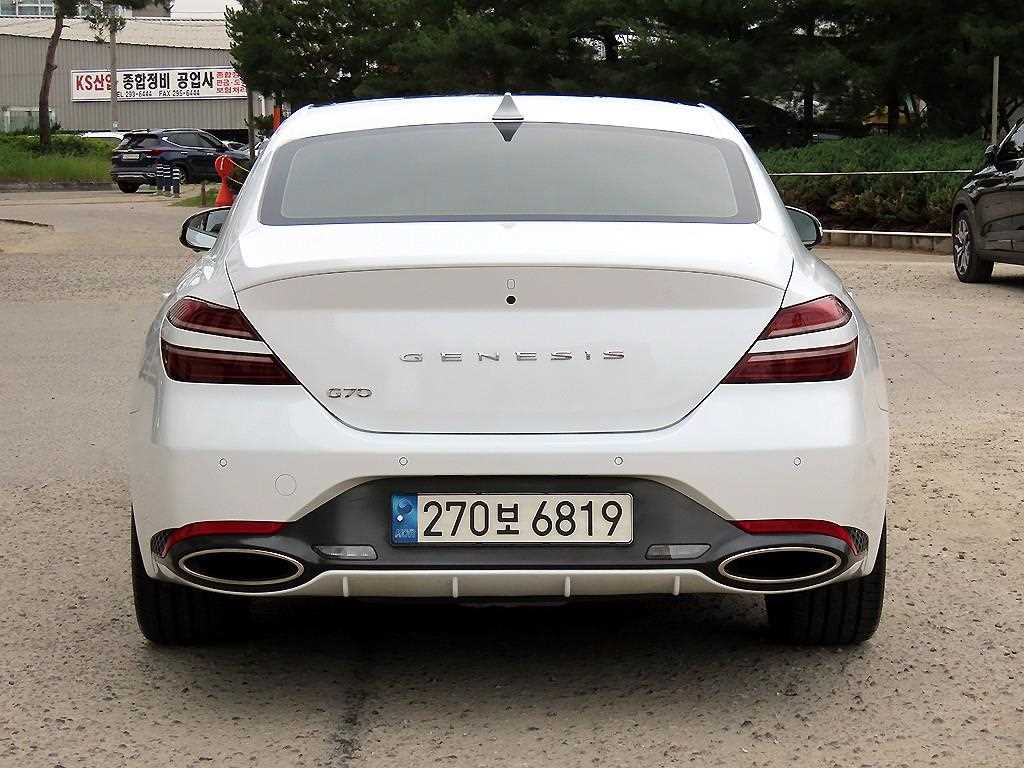 Genesis G70 - Vista 4