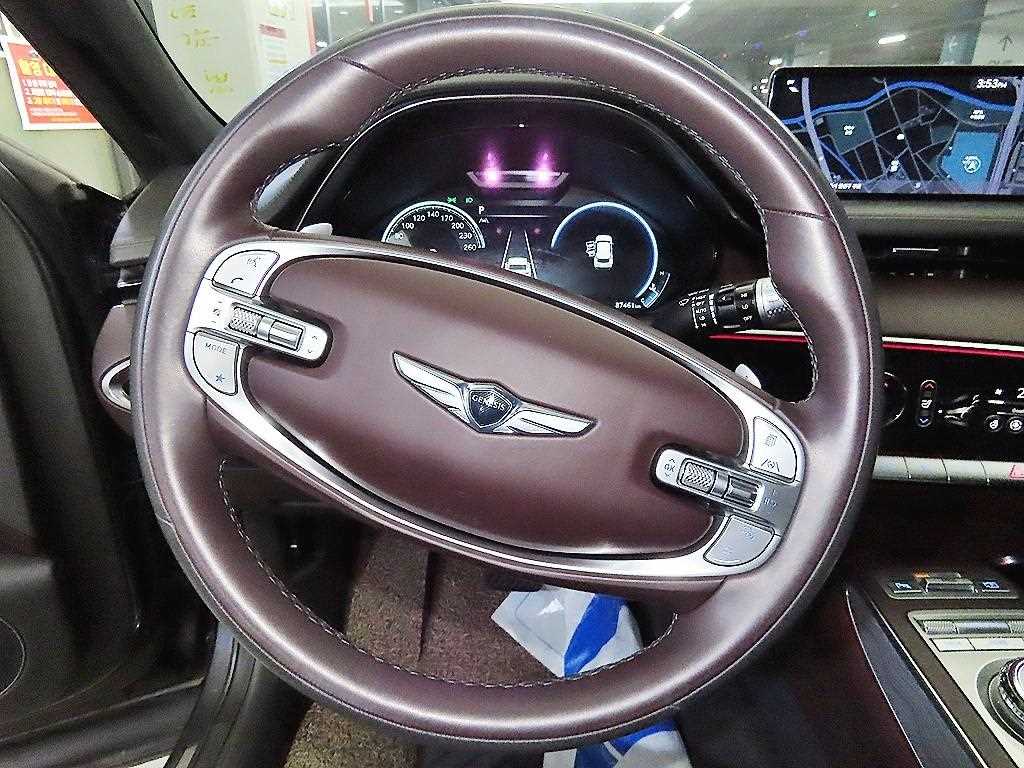 Genesis GV70 - Vista 8