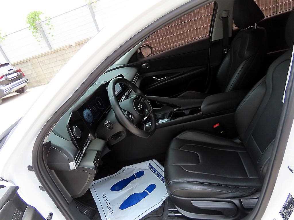HYUNDAI Avante - Vista 5