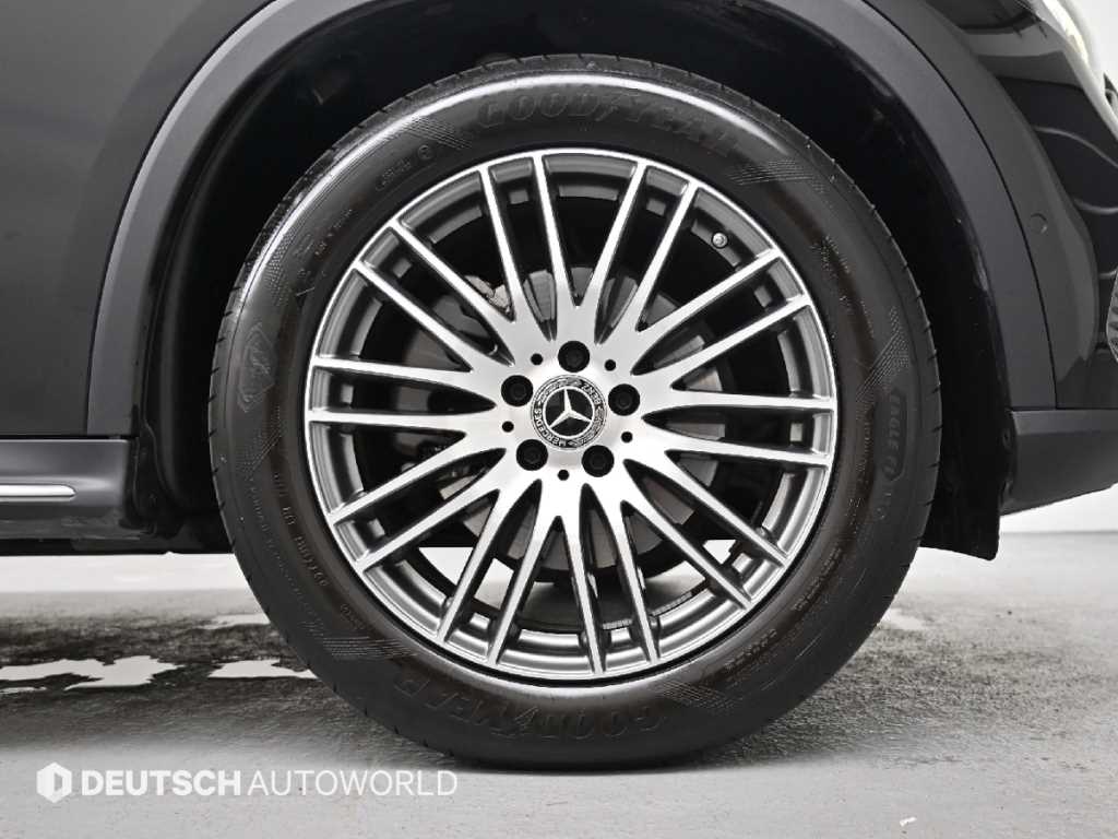 Mercedes Benz GLC Class - Vista 5