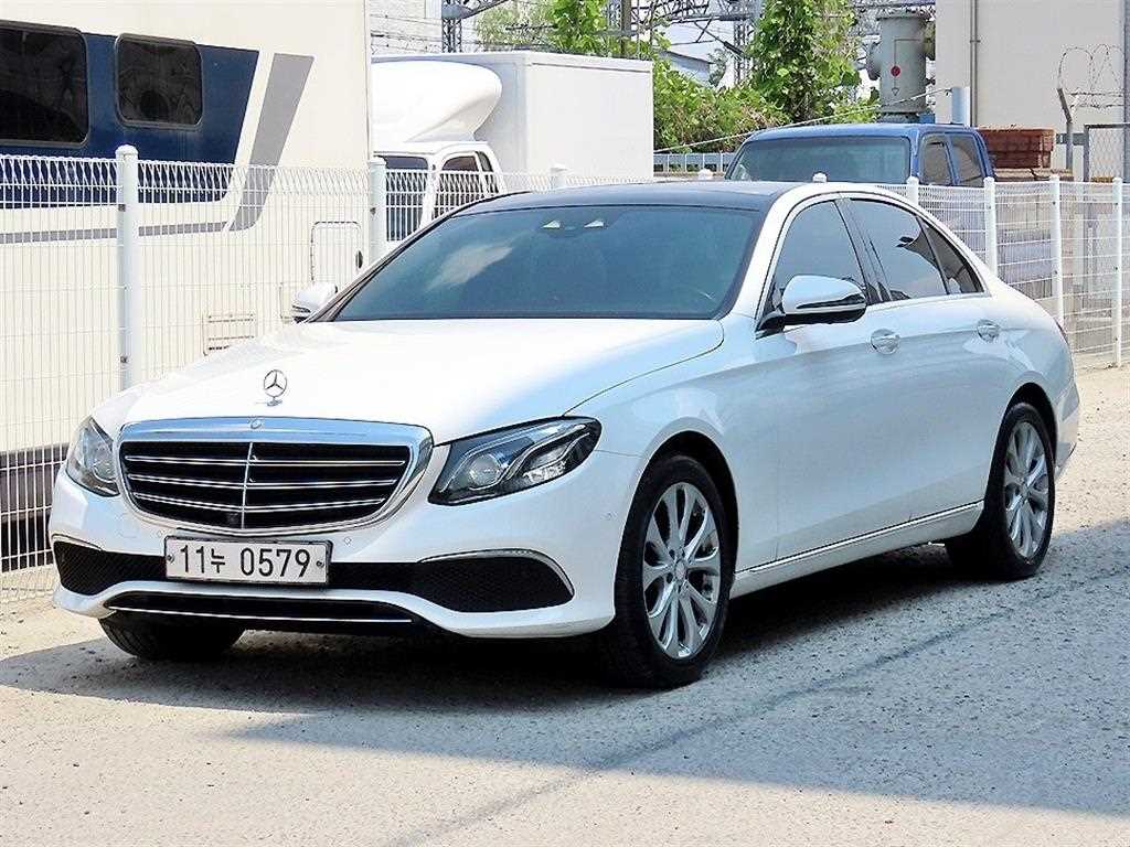 Mercedes Benz E class - Vista 3