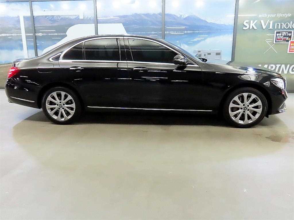 Mercedes Benz E class - Vista 3