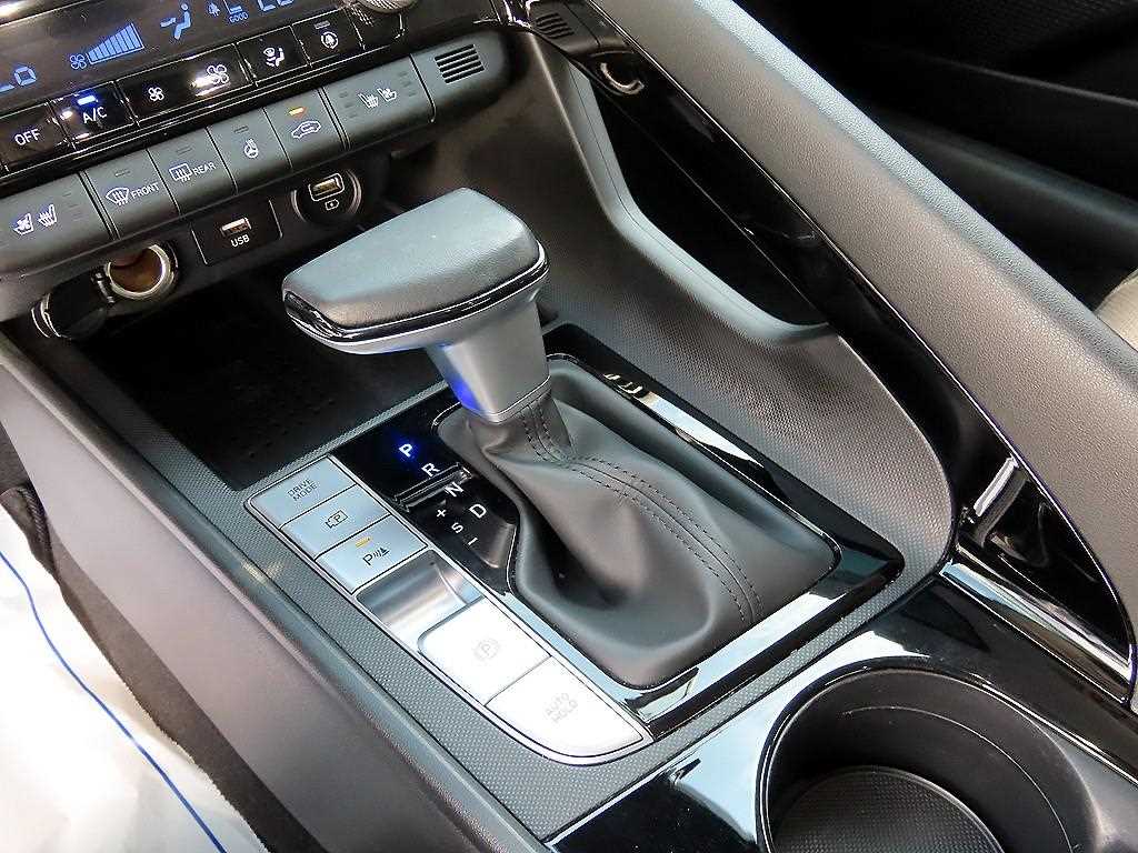 HYUNDAI Avante - Vista 10