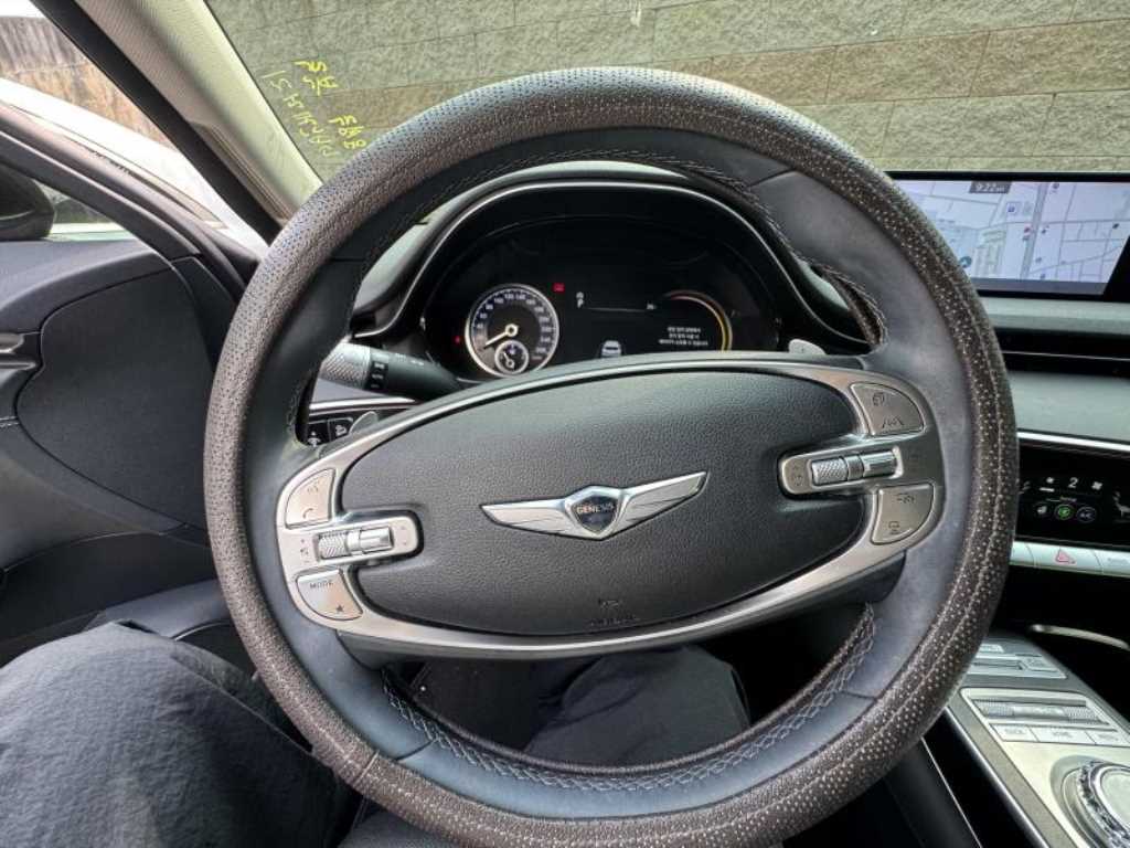 Genesis GV70 - Vista 8