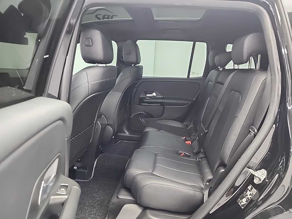 Mercedes Benz GLB Class - Vista 12