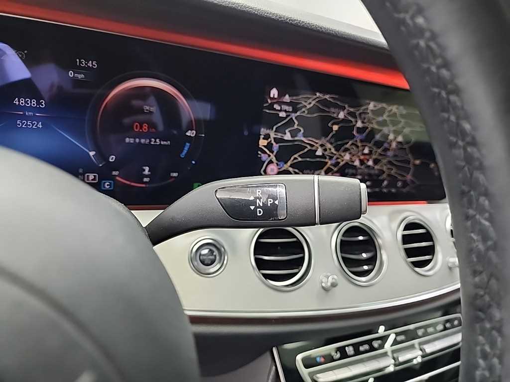 Mercedes Benz E class - Vista 8
