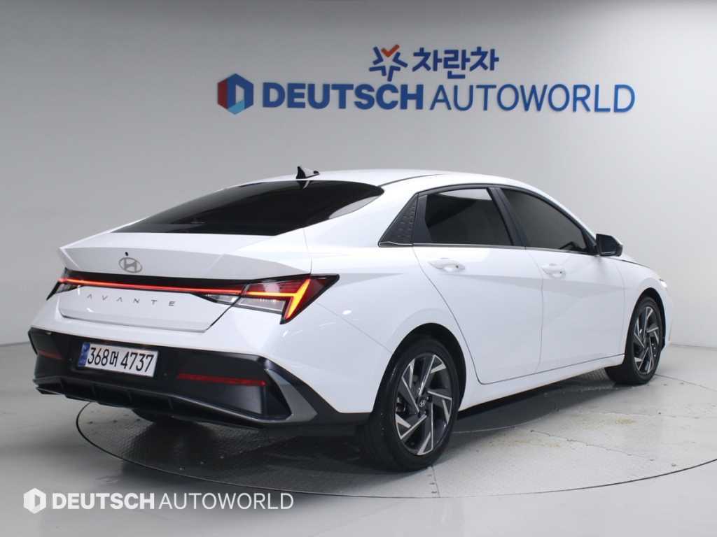 HYUNDAI Avante - Vista 2