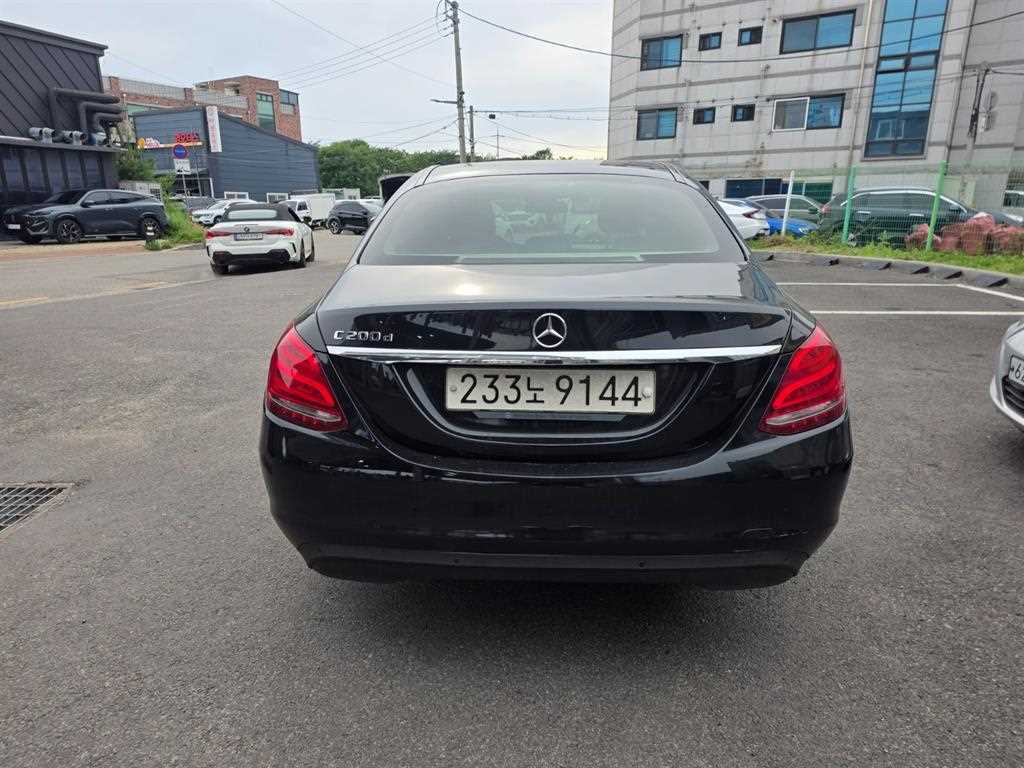 Mercedes Benz C Class - Vista 4