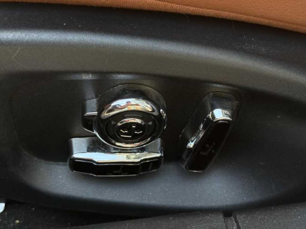 Jaguar XF - Vista 10