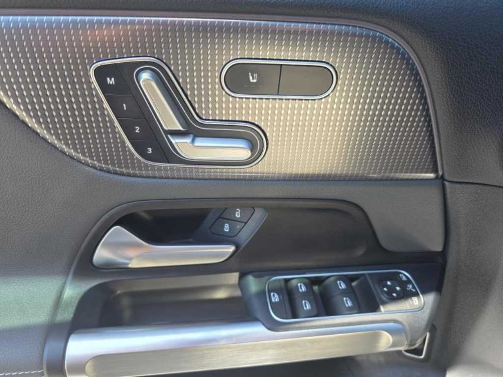 Mercedes Benz EQB - Vista 12