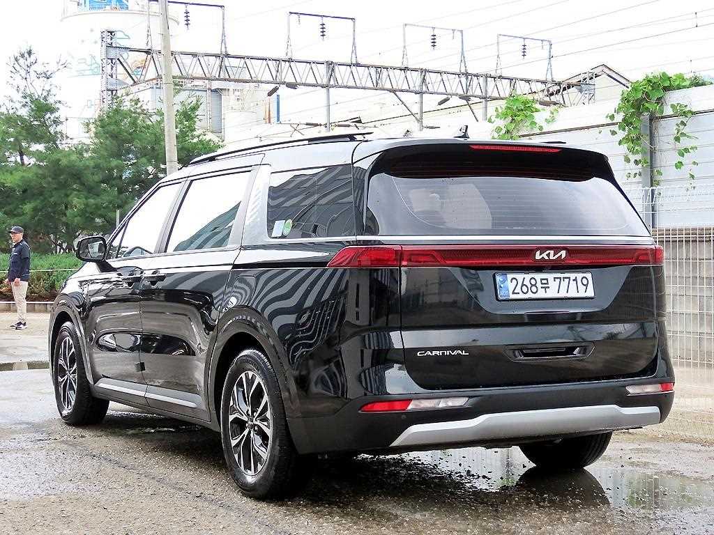 KIA Carnival - Vista 3