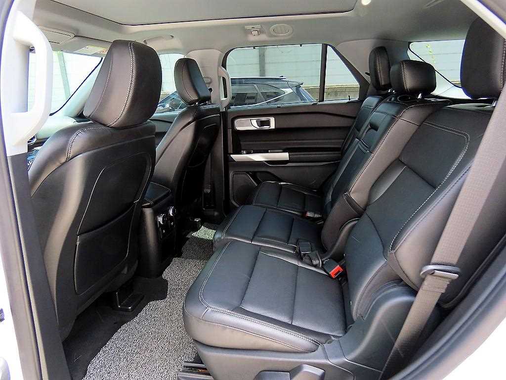 Ford Explorer - Vista 6