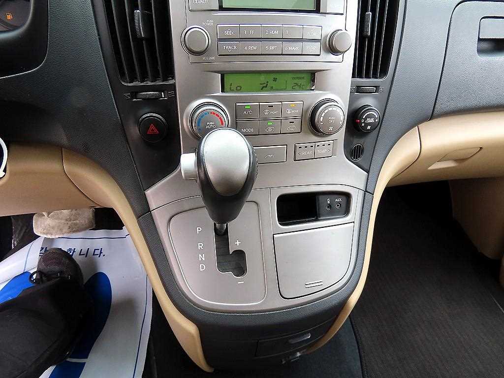 HYUNDAI Starex - Vista 11