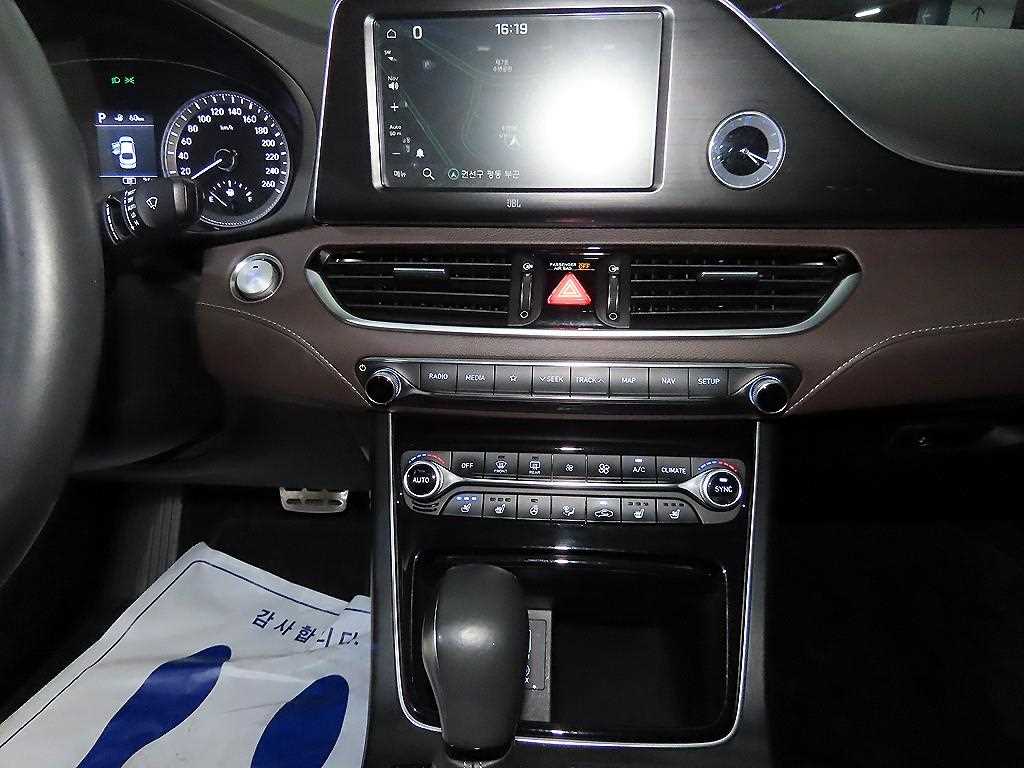 HYUNDAI Grandeur - Vista 11