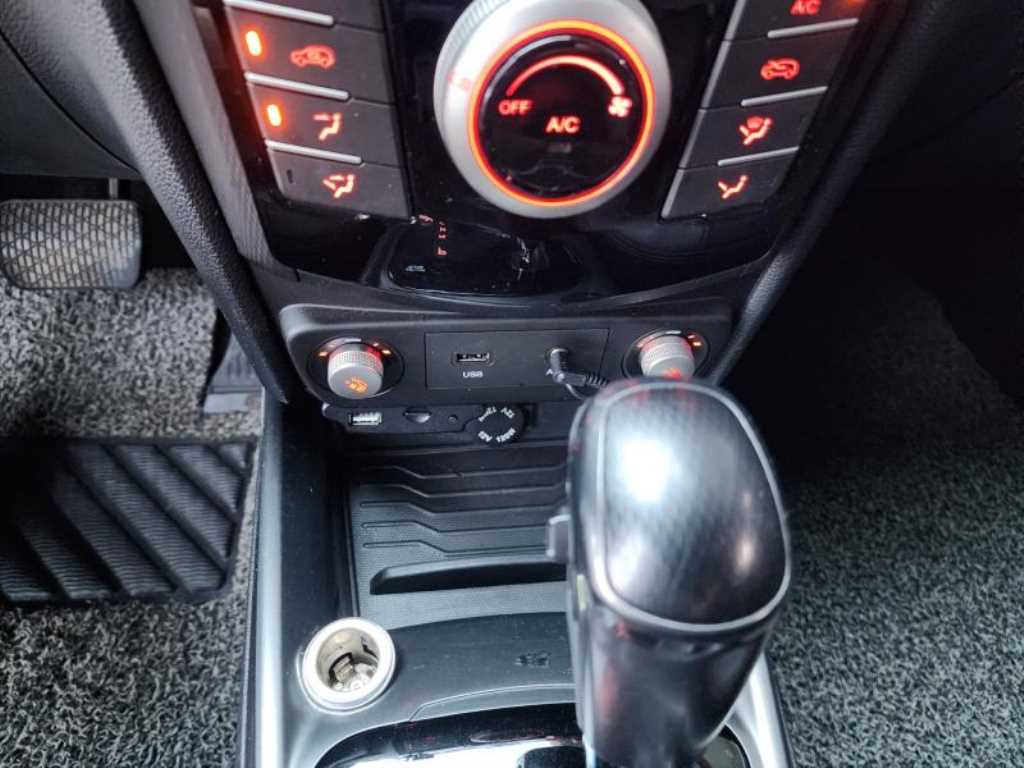 Ssangyong Tivoli - Vista 11