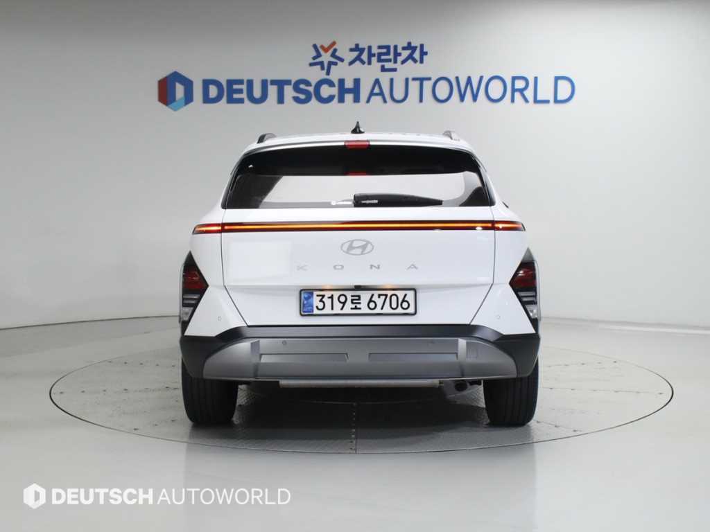 HYUNDAI Kona - Vista 4