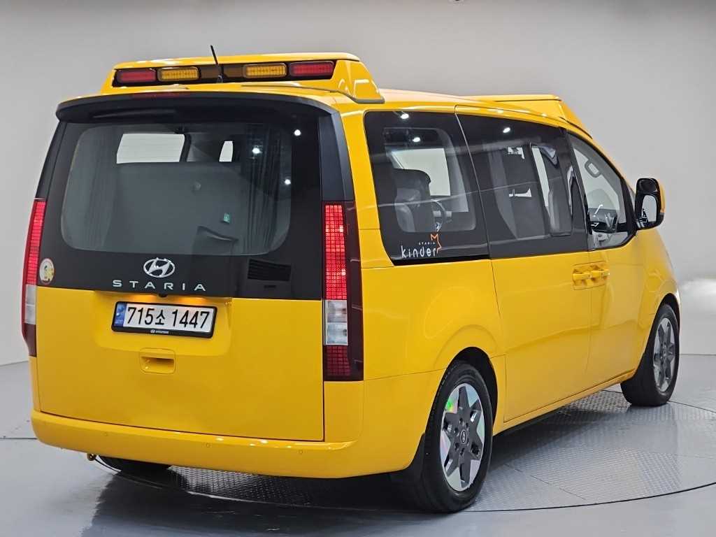 HYUNDAI Staria - Vista 4
