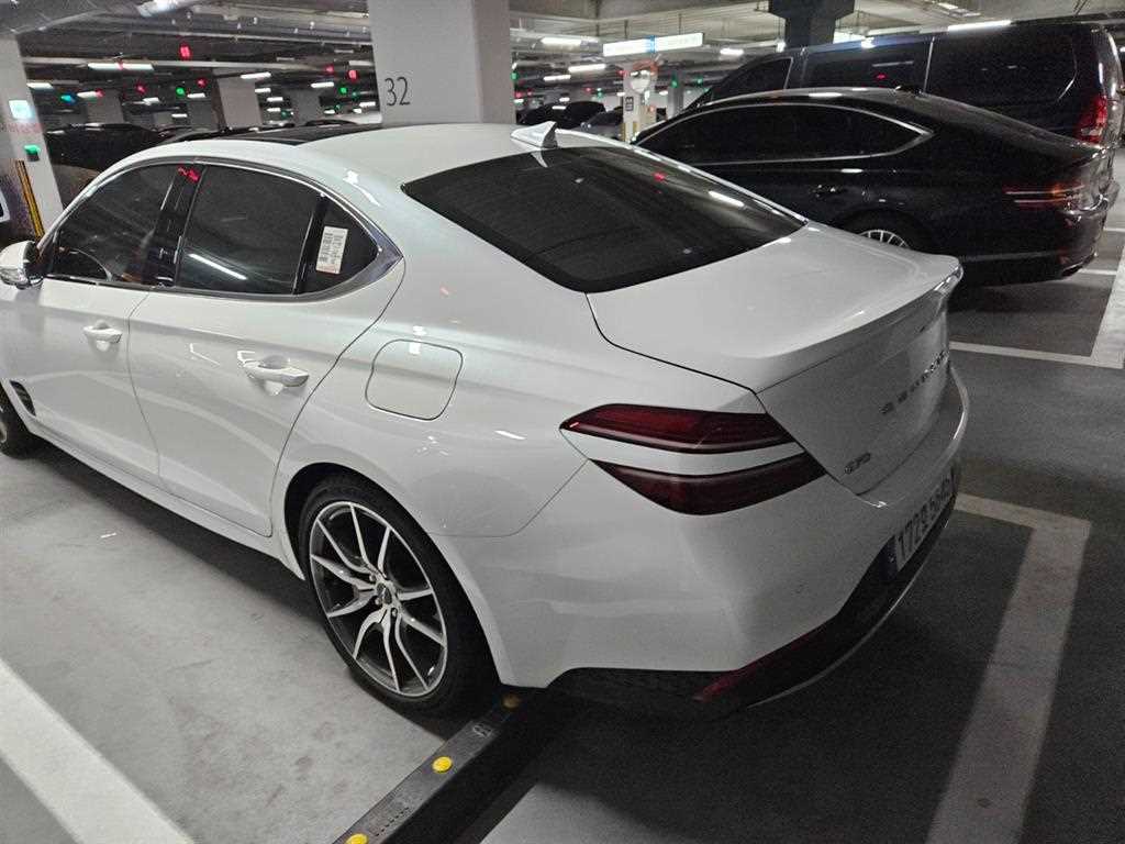 Genesis G70 - Vista 5