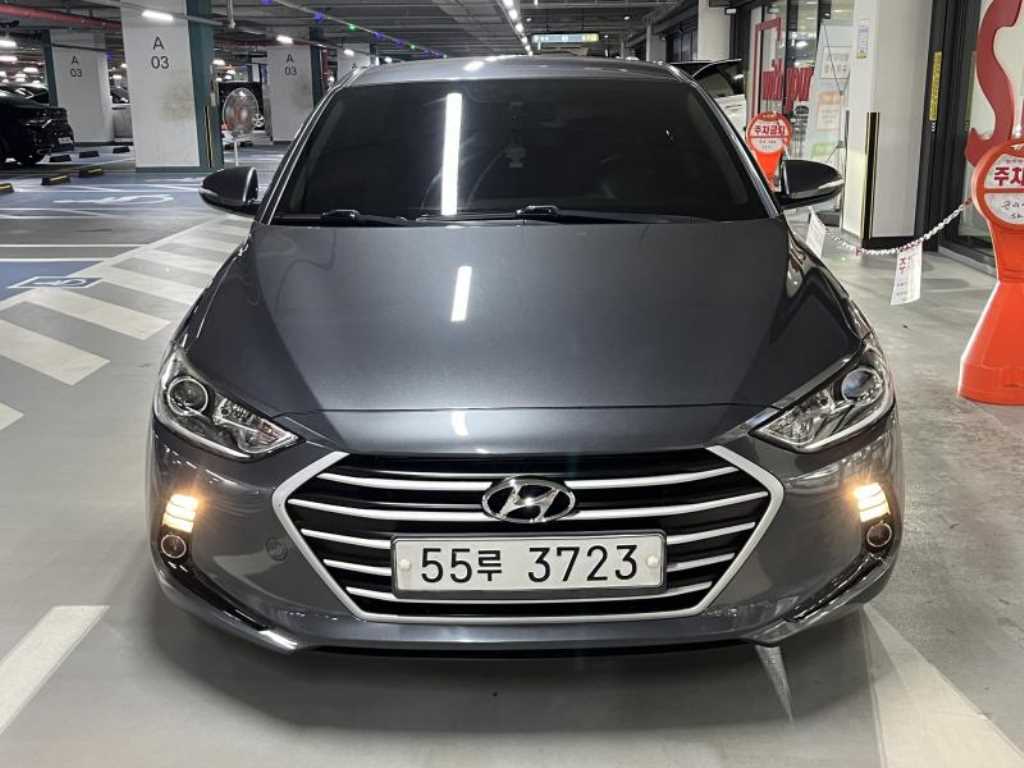 HYUNDAI Avante - Vista 2