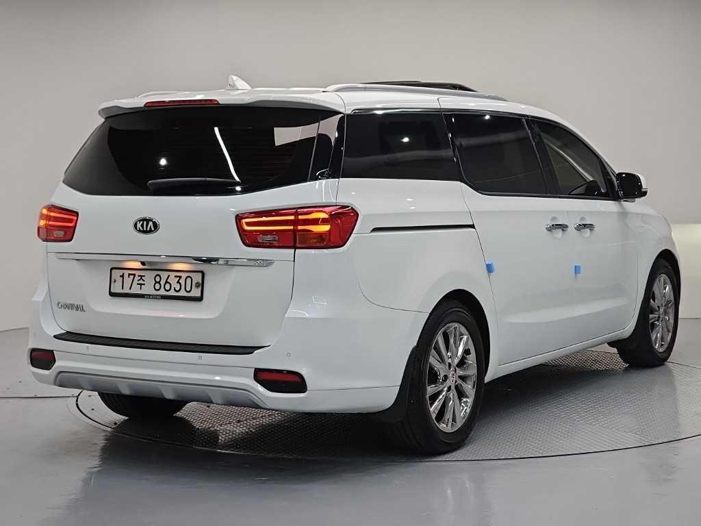 KIA Carnival - Vista 5