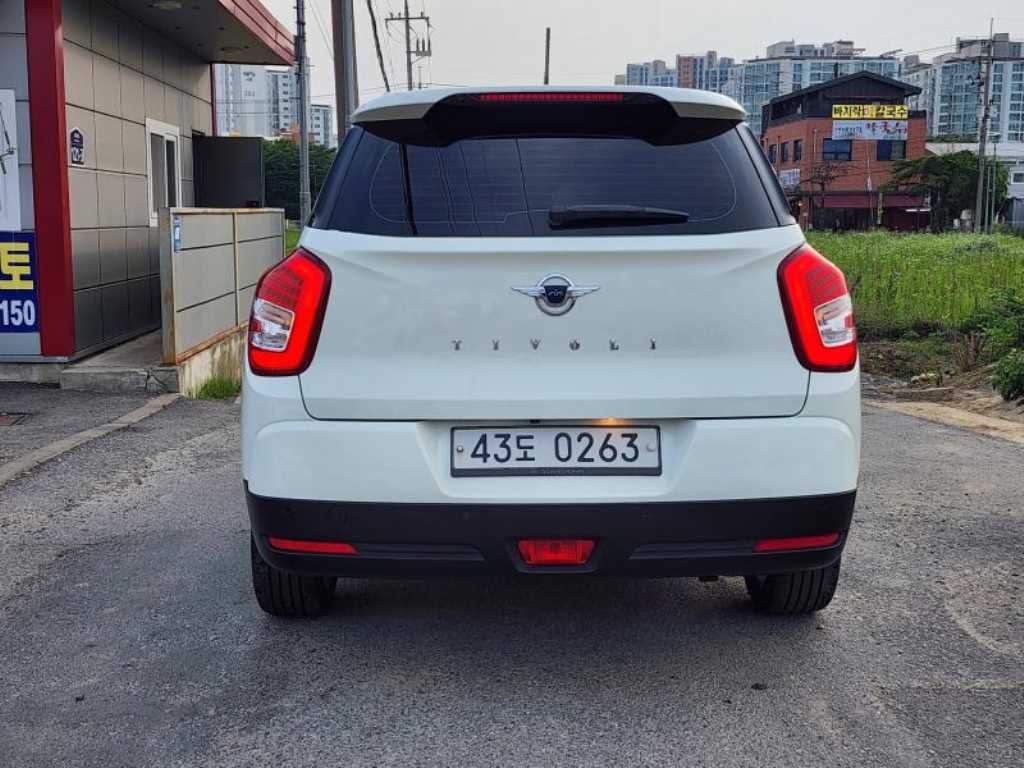 Ssangyong Tivoli - Vista 4