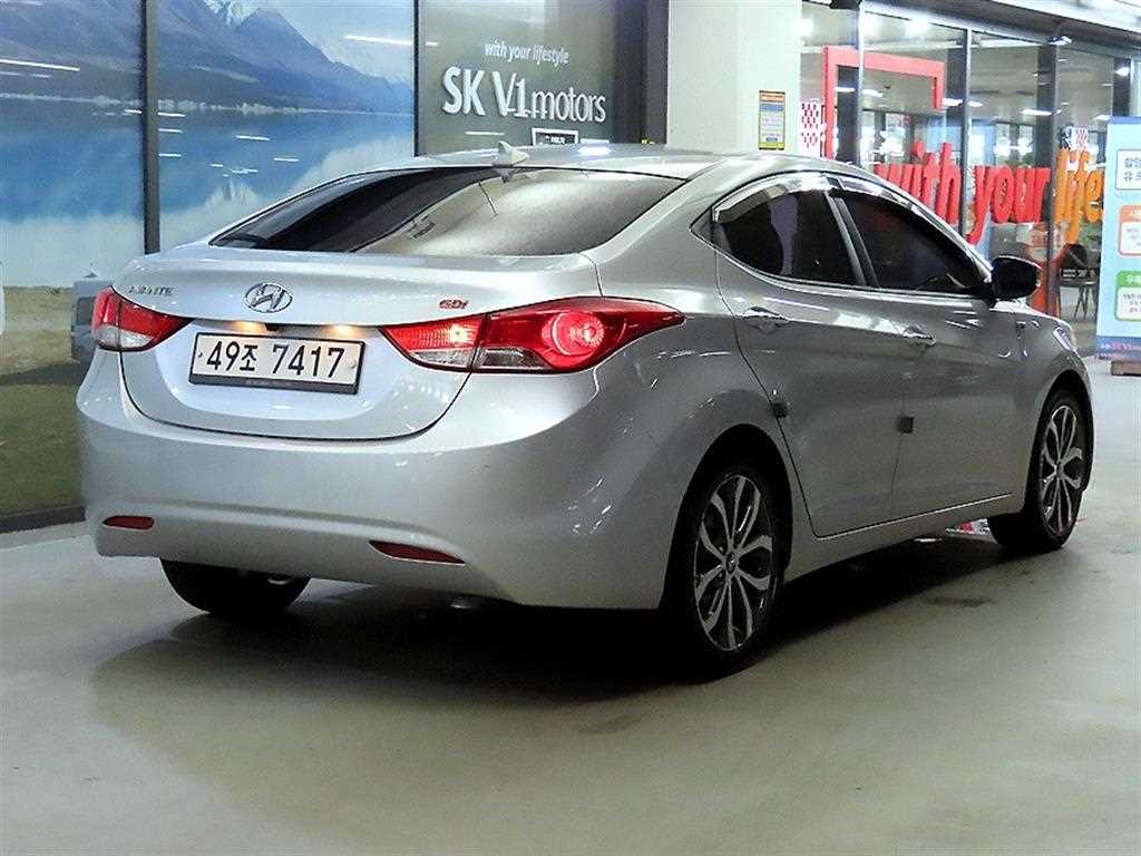 HYUNDAI Avante - Vista 4