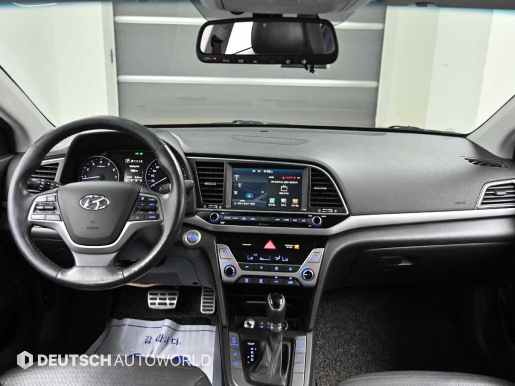 HYUNDAI Avante - Vista 7