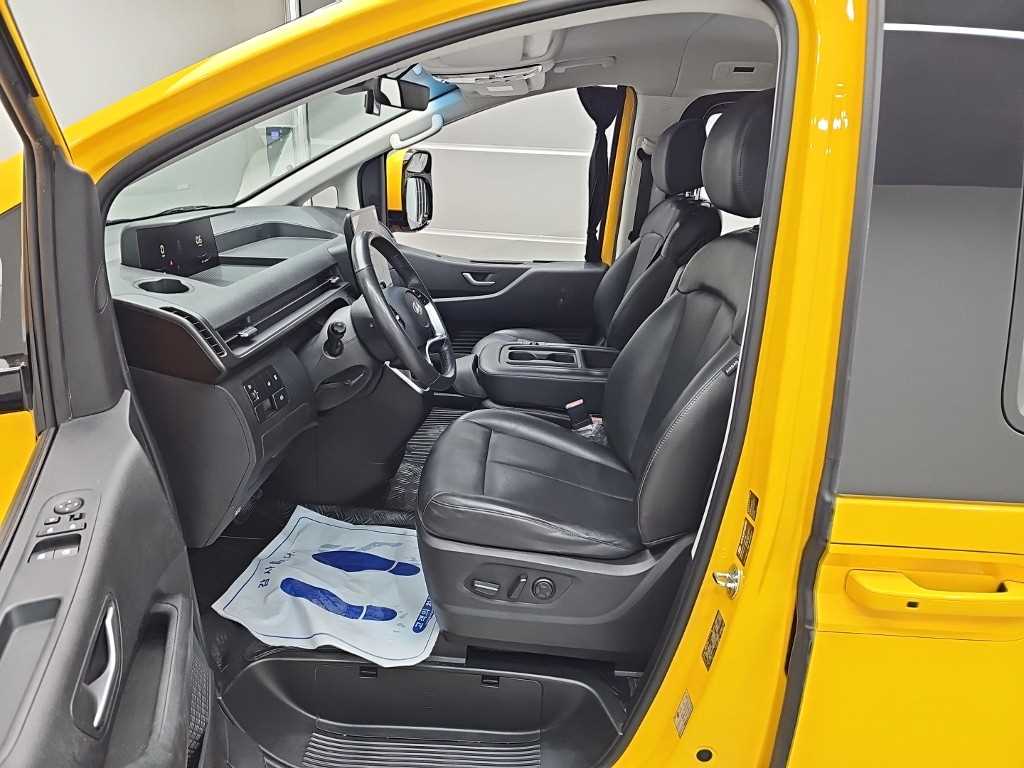 HYUNDAI Staria - Vista 11