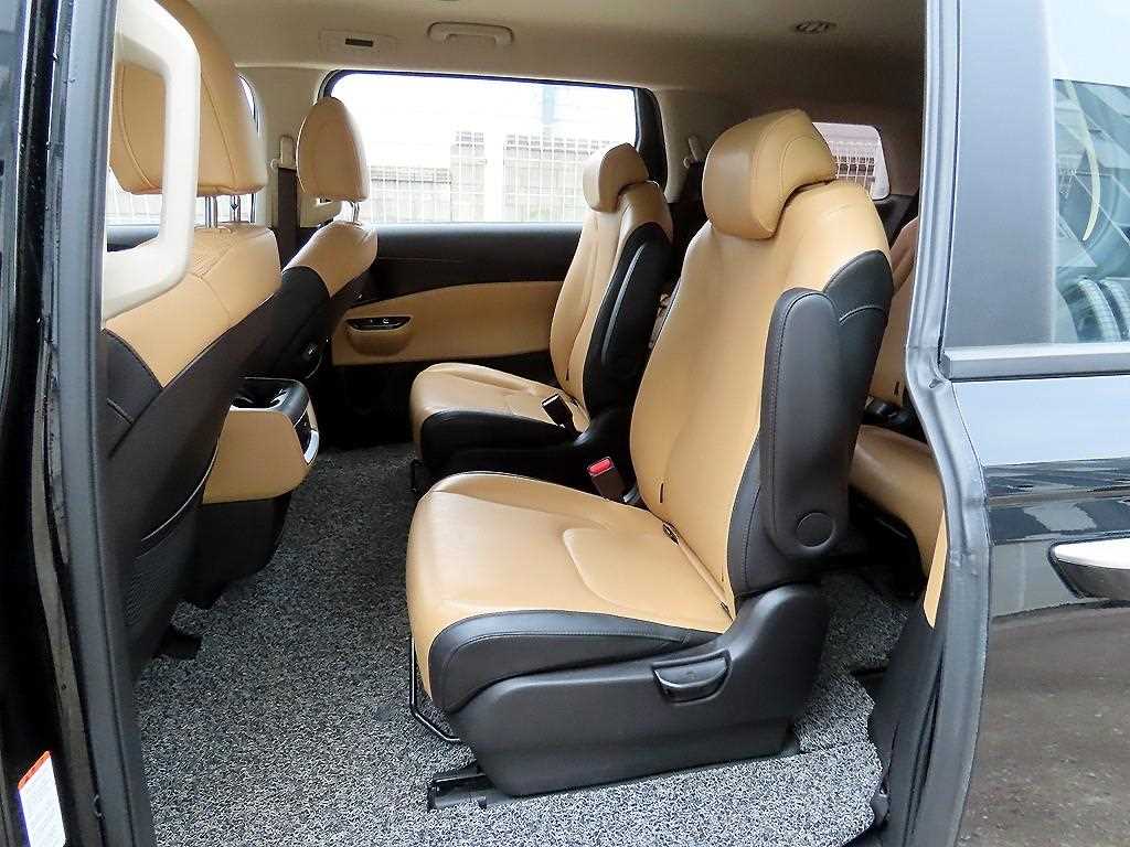 KIA Carnival - Vista 6