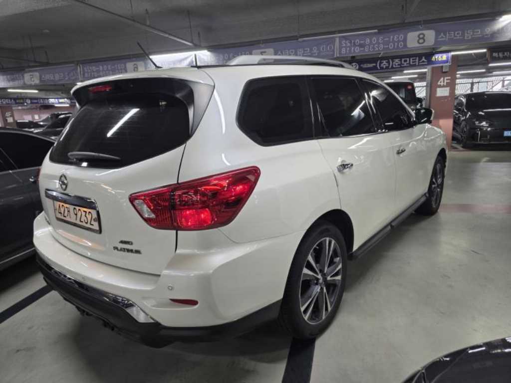 Nissan Pathfinder - Vista 5