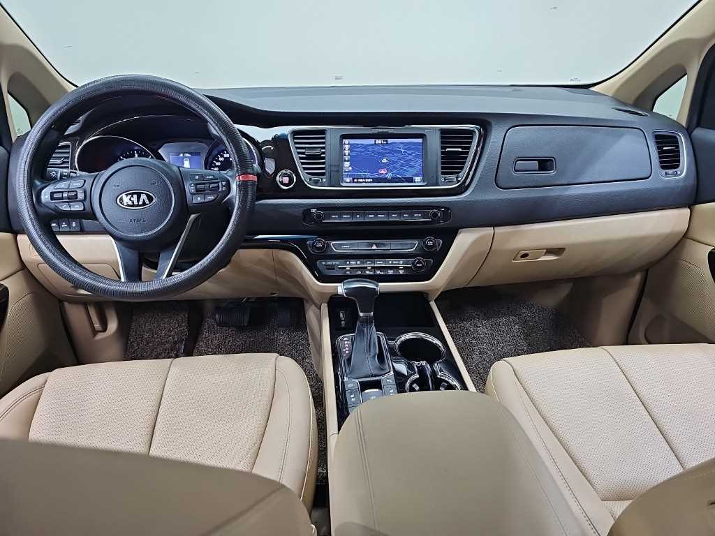 KIA Carnival - Vista 8