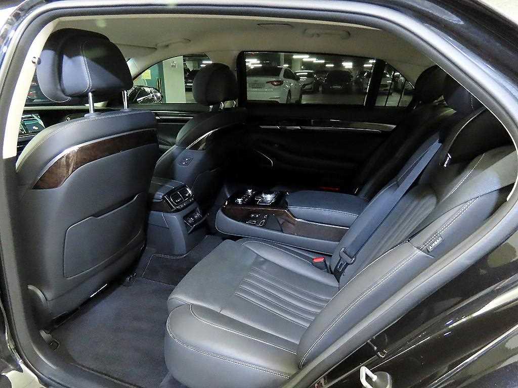 Genesis G90 - Vista 7