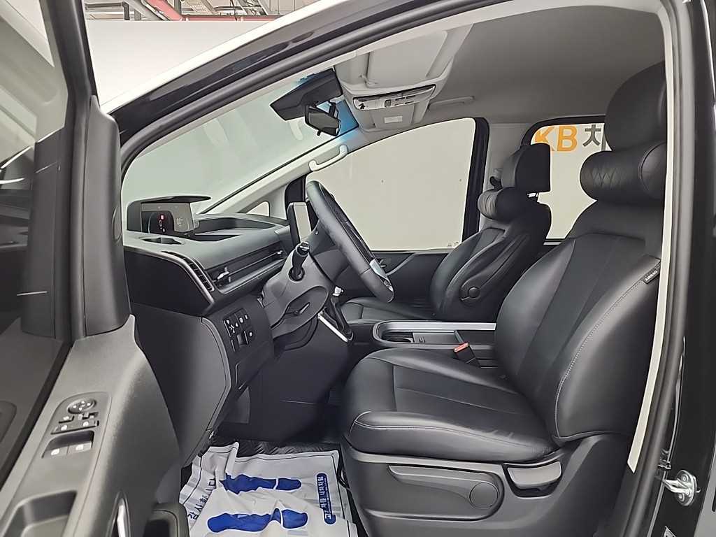 HYUNDAI Staria - Vista 11