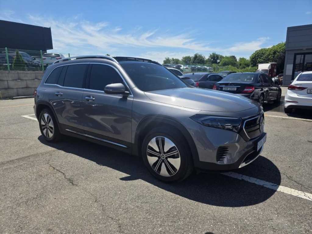 Mercedes Benz EQB - Vista 3
