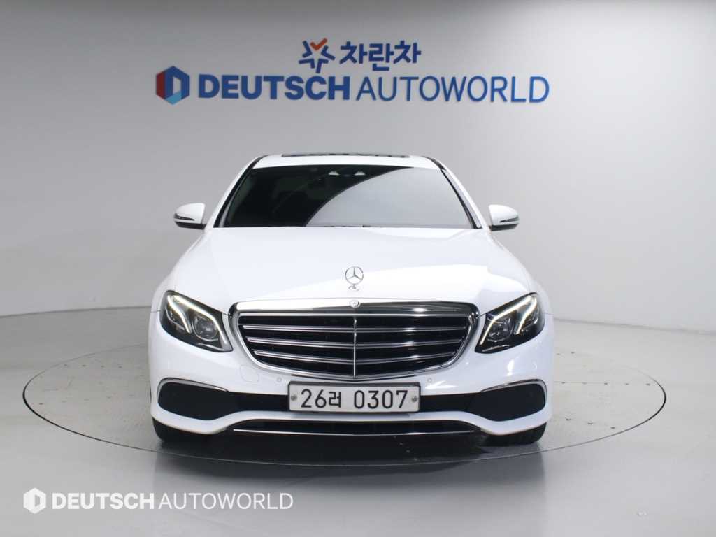 Mercedes Benz E class - Vista 3