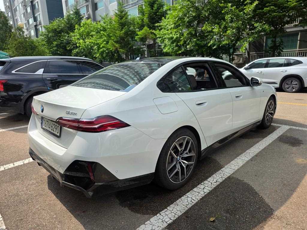 BMW 5 Series - Vista 5