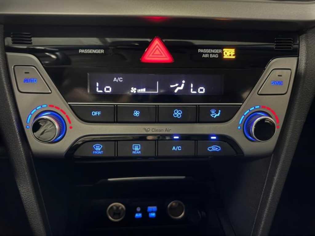 HYUNDAI Avante - Vista 10