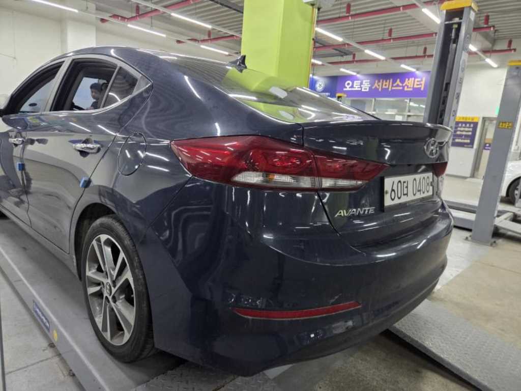 HYUNDAI Avante - Vista 5